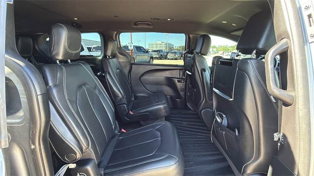 Used 2020 Chrysler Pacifica Touring-L Plus image 29