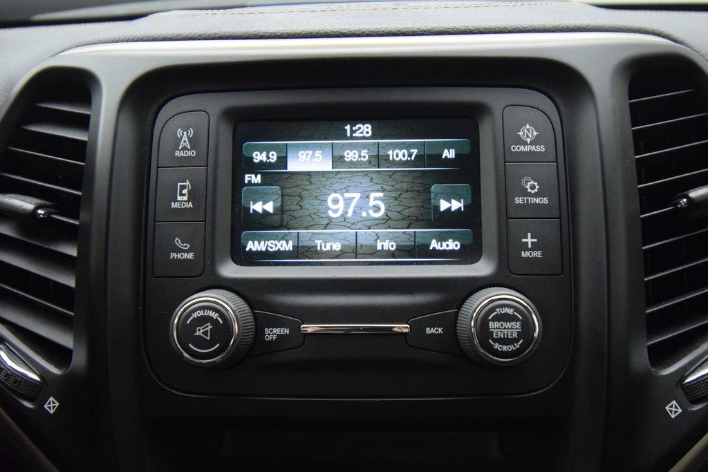 Used 2016 Jeep Cherokee Sport image 13