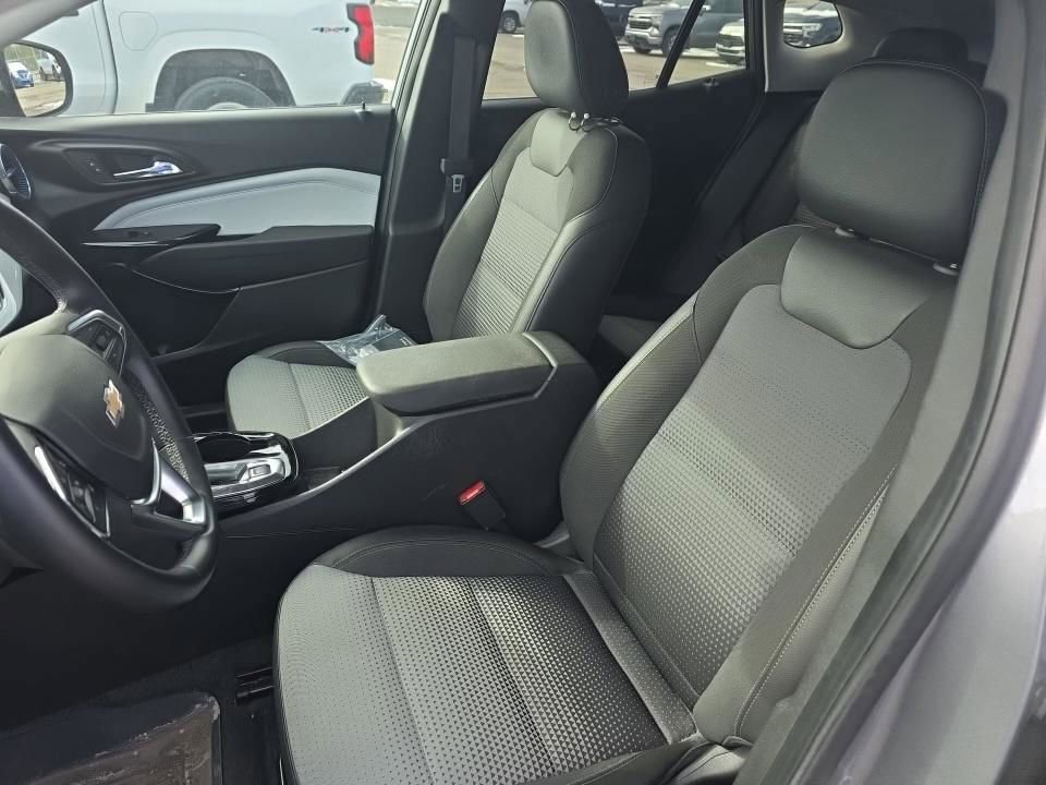 Used 2025 Chevrolet Trax LT w/ LT Convenience Package image 11
