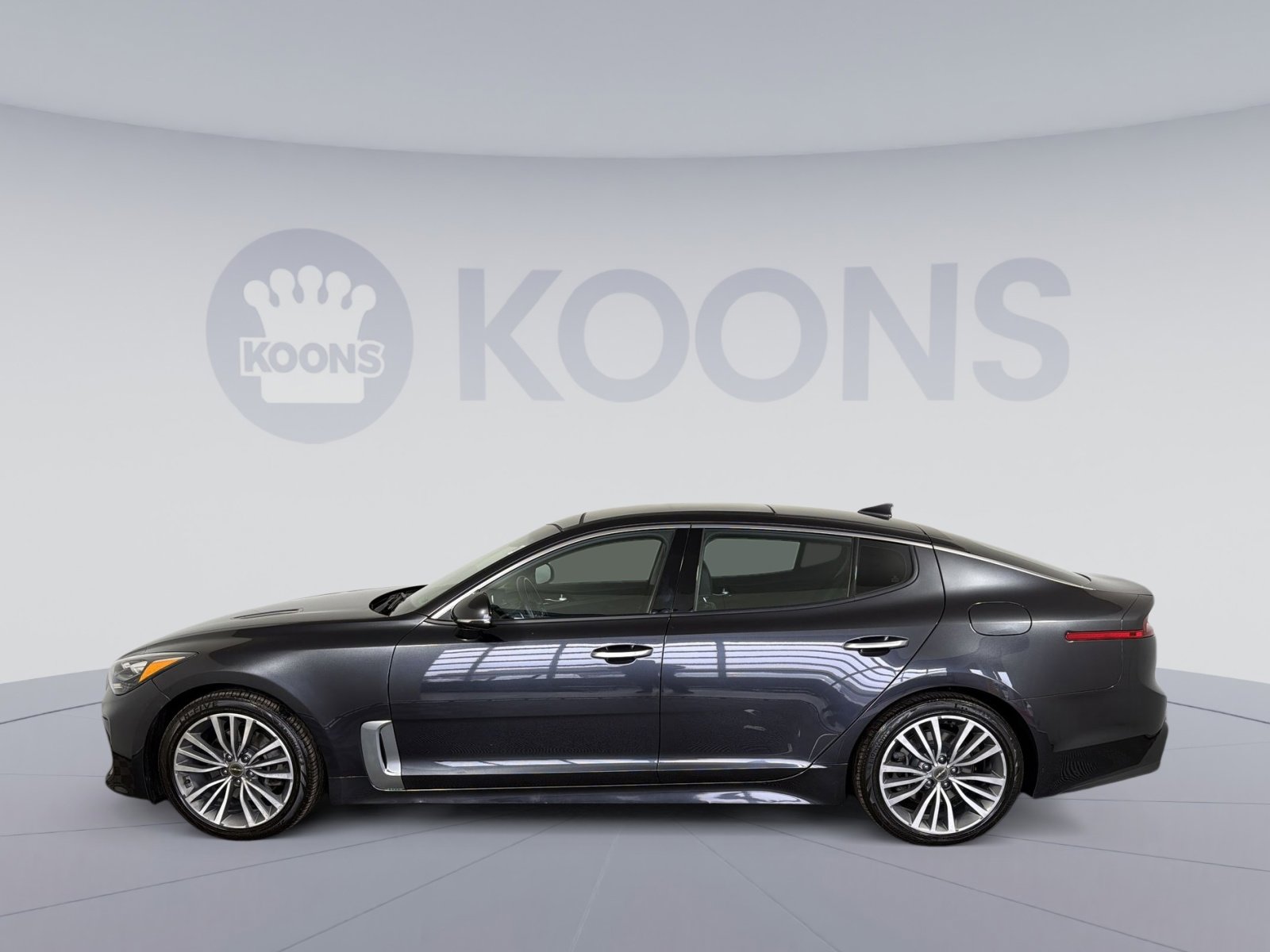 Used 2019 Kia Stinger Premium image 2