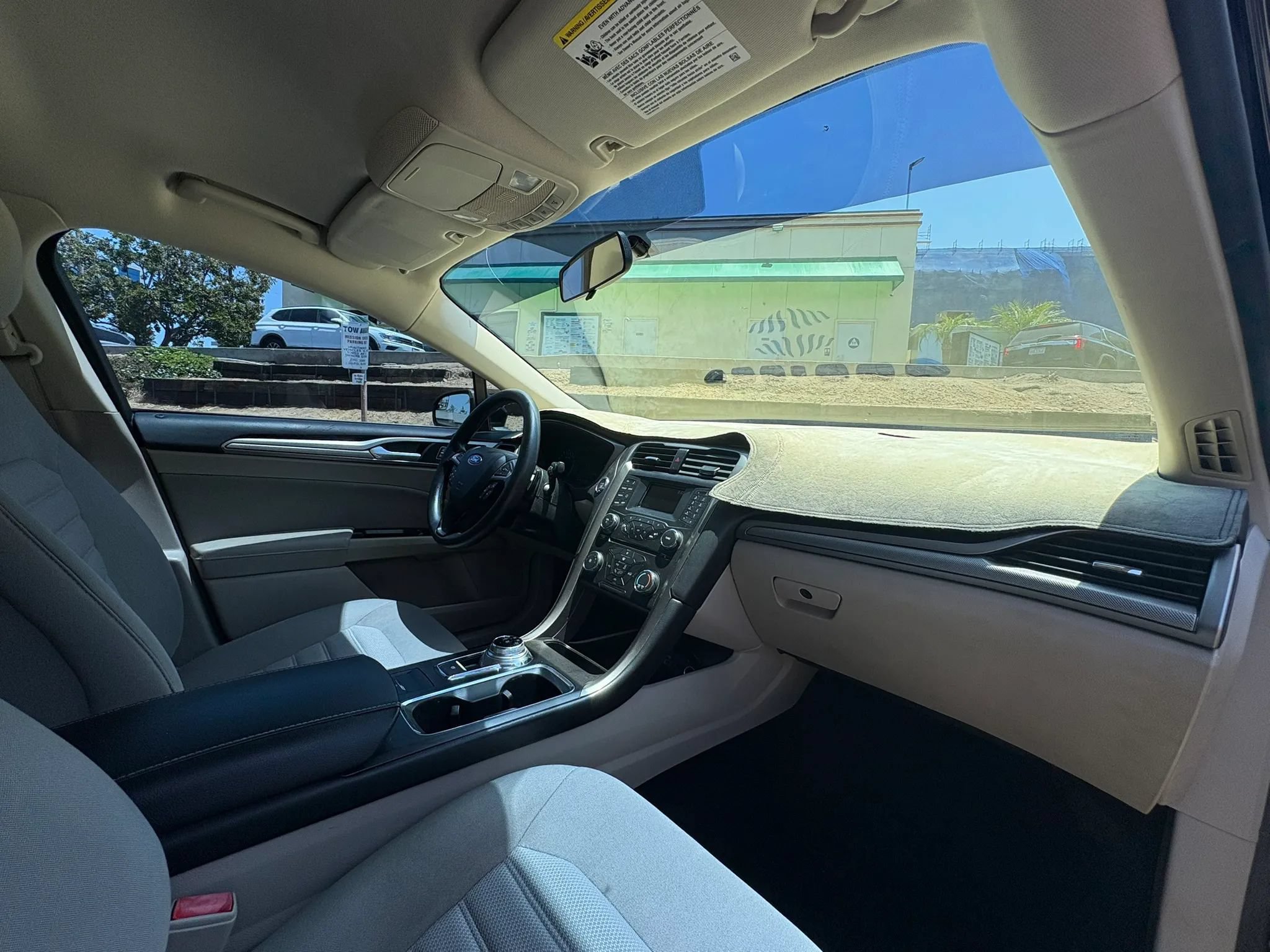 Used 2017 Ford Fusion SE FWD image 17