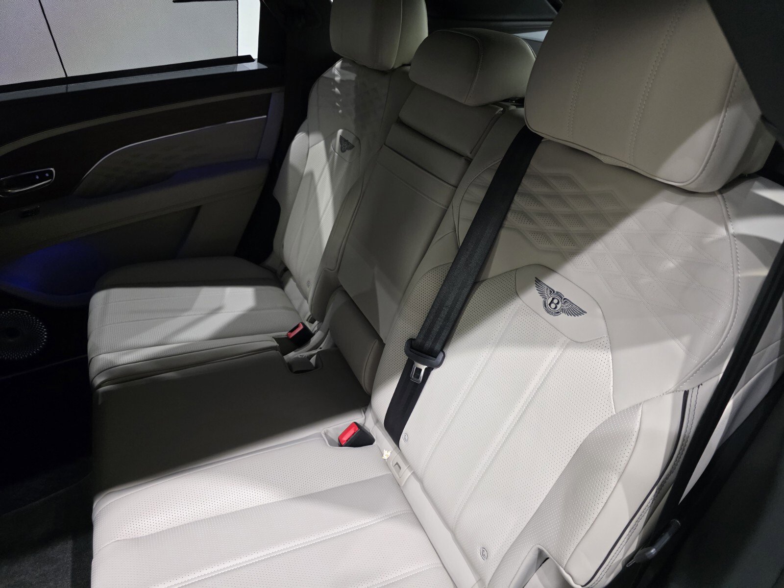 Used 2024 Bentley Bentayga Extended Wheelbase image 13