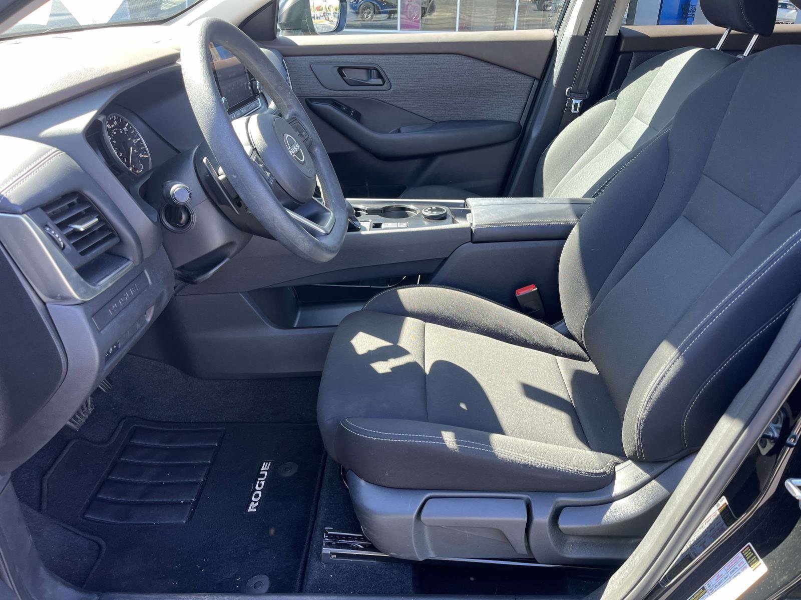 Used 2023 Nissan Rogue S image 10