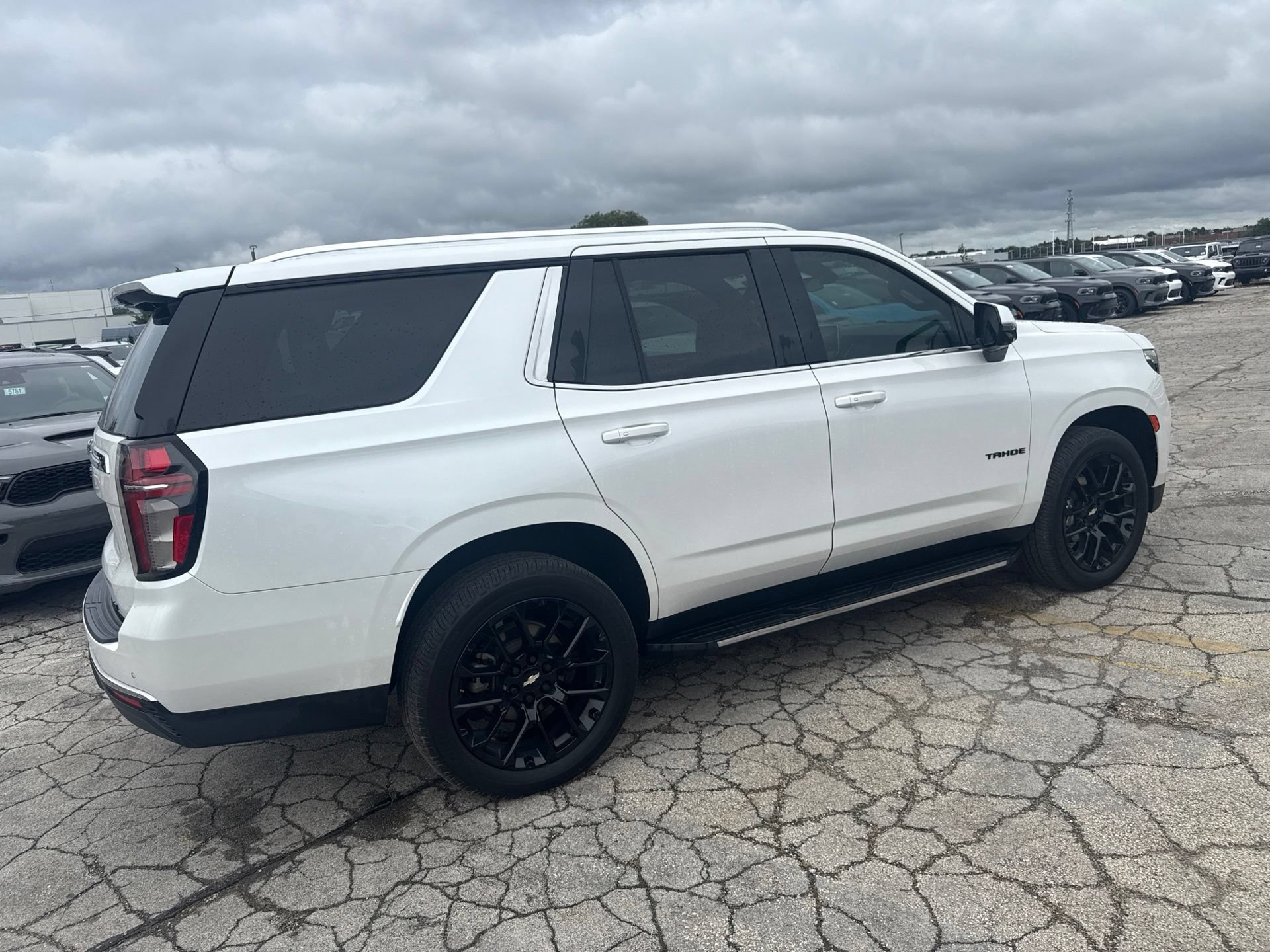 Used 2022 Chevrolet Tahoe LT w/ Luxury Package AWD/4WD image 6