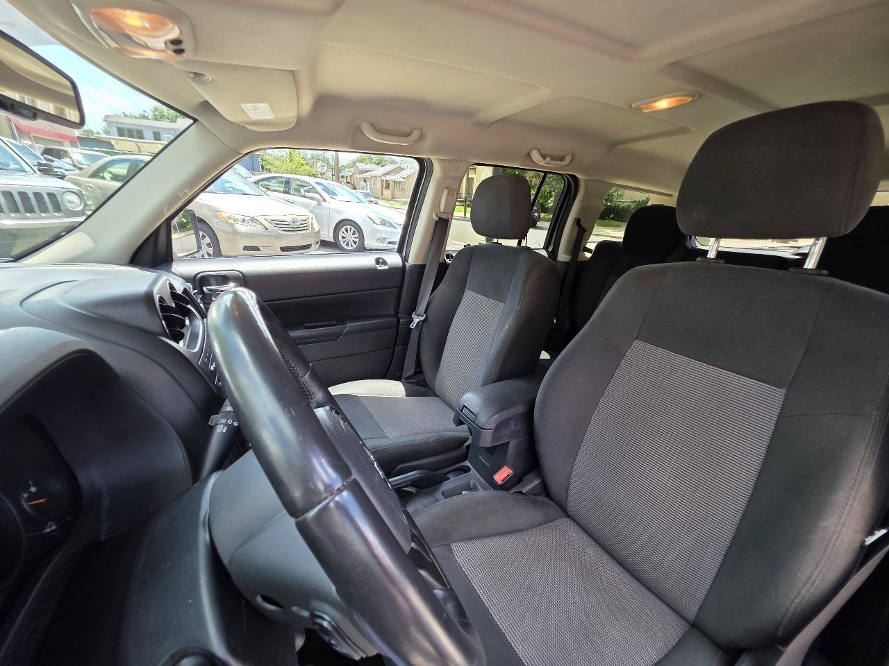 Used 2017 Jeep Patriot Latitude AWD/4WD image 12