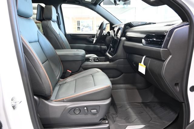 New 2026 GMC Yukon XL AT4 w/ AT4 Premium Plus Package AWD/4WD image 12