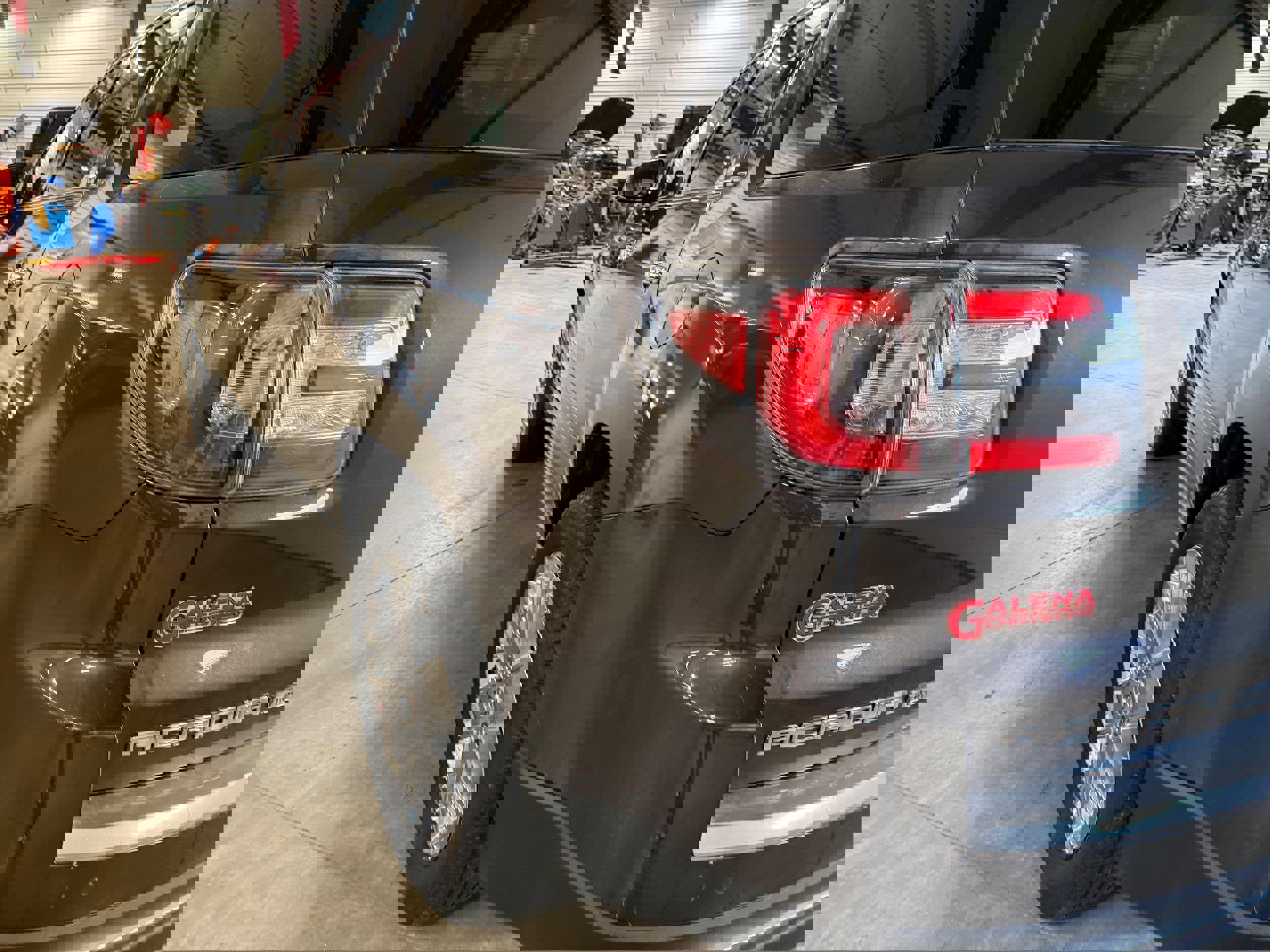 Used 2017 GMC Acadia Limited SLT image 32