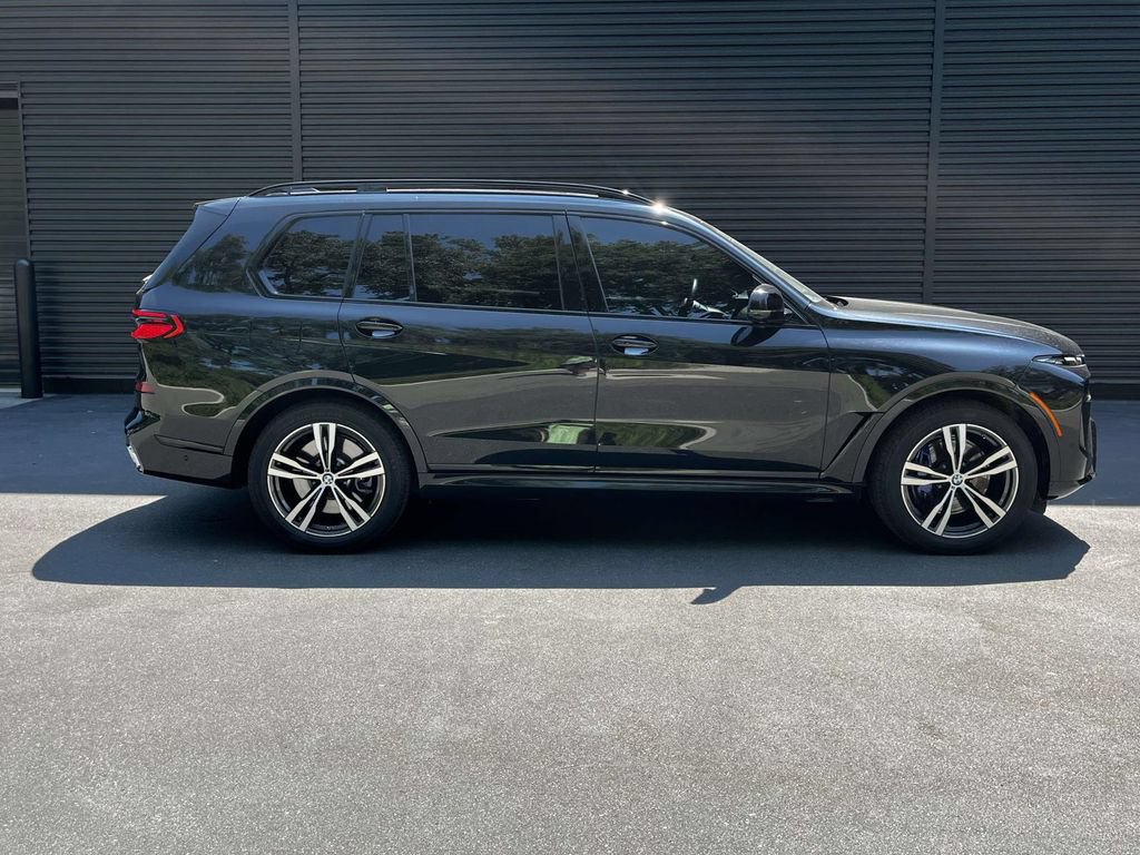 Used 2025 BMW X7 M60i w/ Climate Comfort Package AWD/4WD image 6