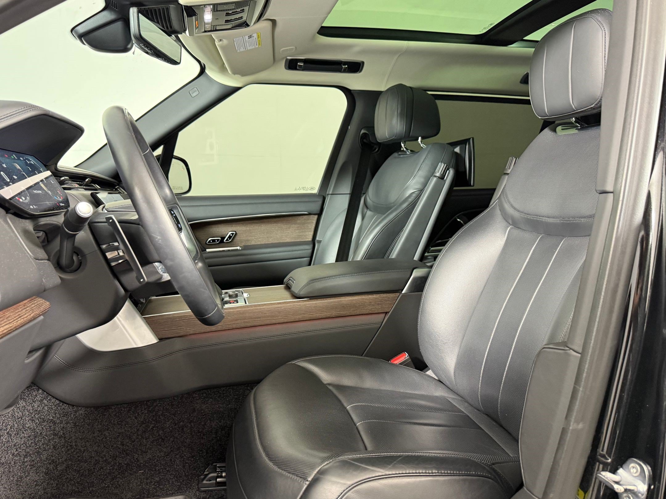 Used 2023 Land Rover Range Rover Long Wheelbase Autobiography AWD/4WD image 5