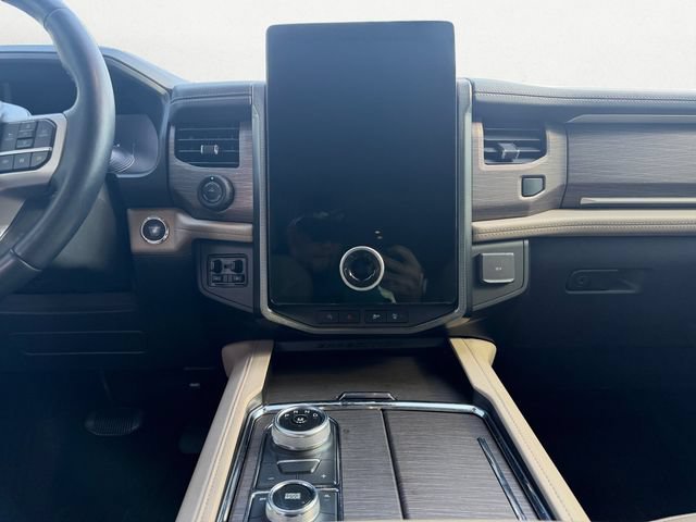 Used 2023 Ford Expedition Limited AWD/4WD image 11