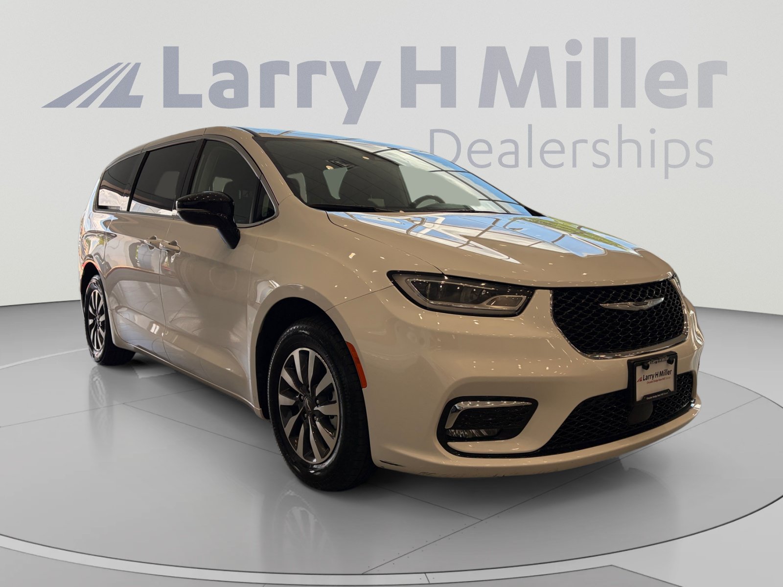 Used 2024 Chrysler Pacifica Limited FWD image 6