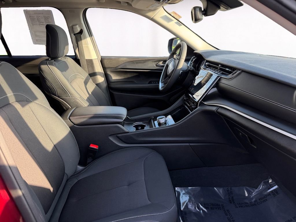 Used 2024 Jeep Grand Cherokee Laredo X w/ Trailer Tow Package image 15