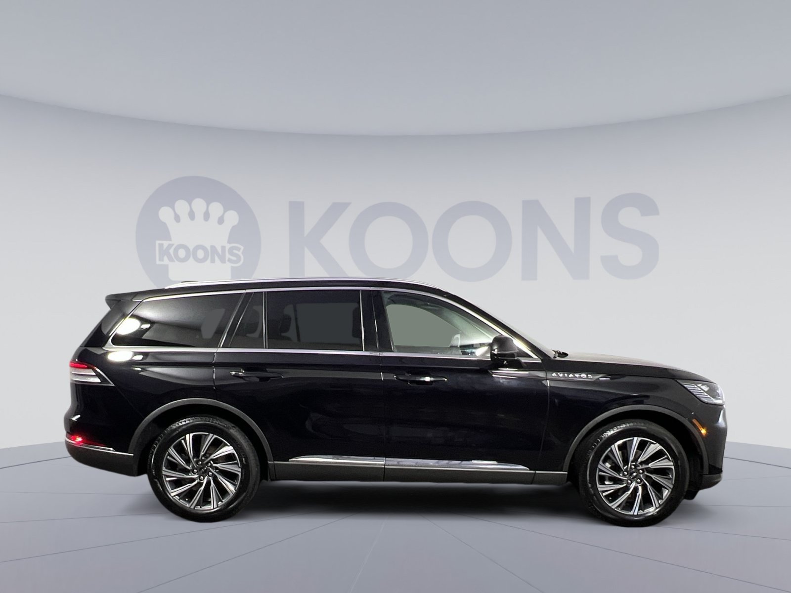 Used 2025 Lincoln Aviator AWD image 12