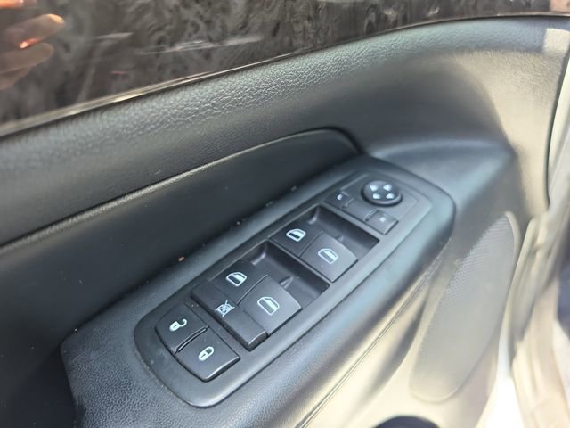 Used 2011 Jeep Grand Cherokee Laredo RWD image 17