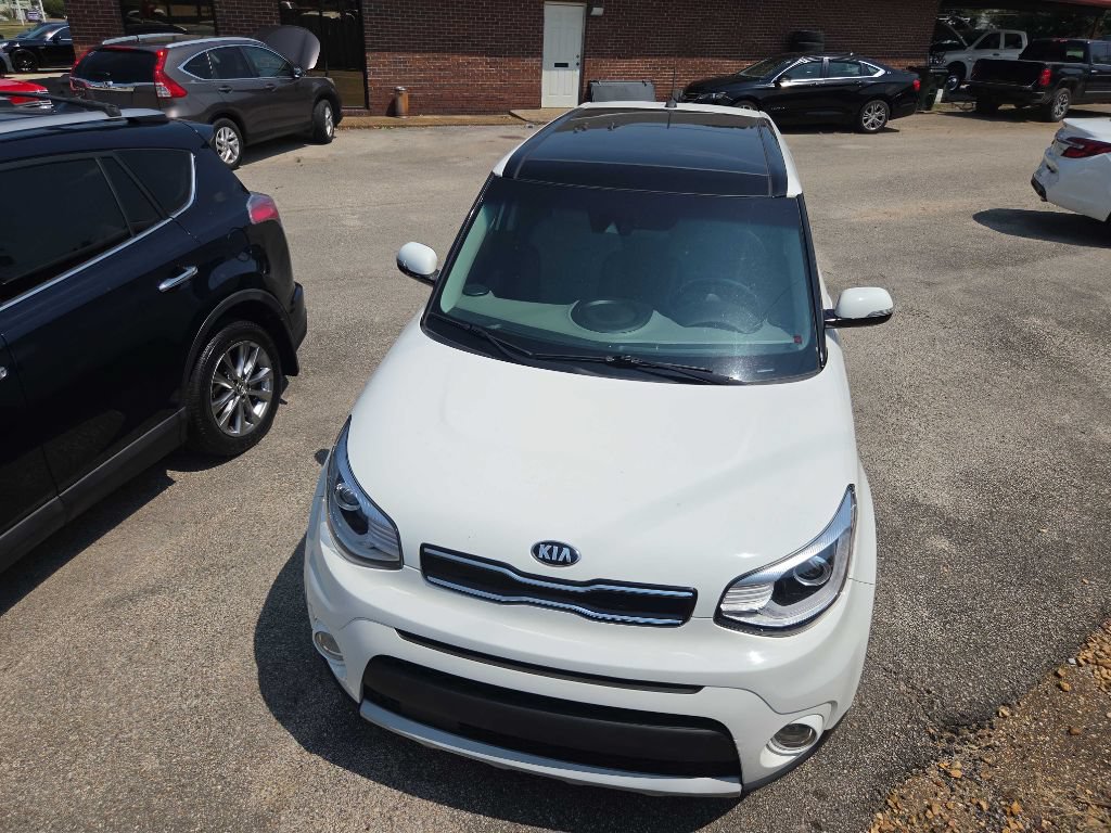 Used 2019 Kia Soul + w/ Primo Package FWD image 13