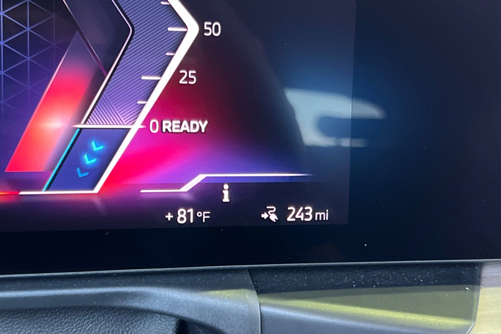 Used 2025 BMW i4 eDrive40 w/ Dynamic Handling Package image 35