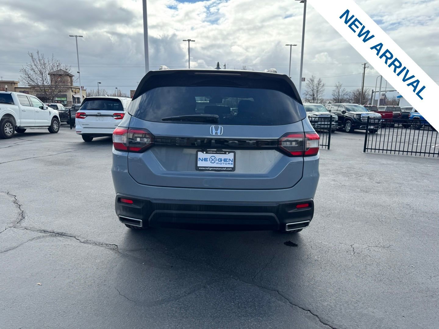 Used 2025 Honda Pilot Sport image 6