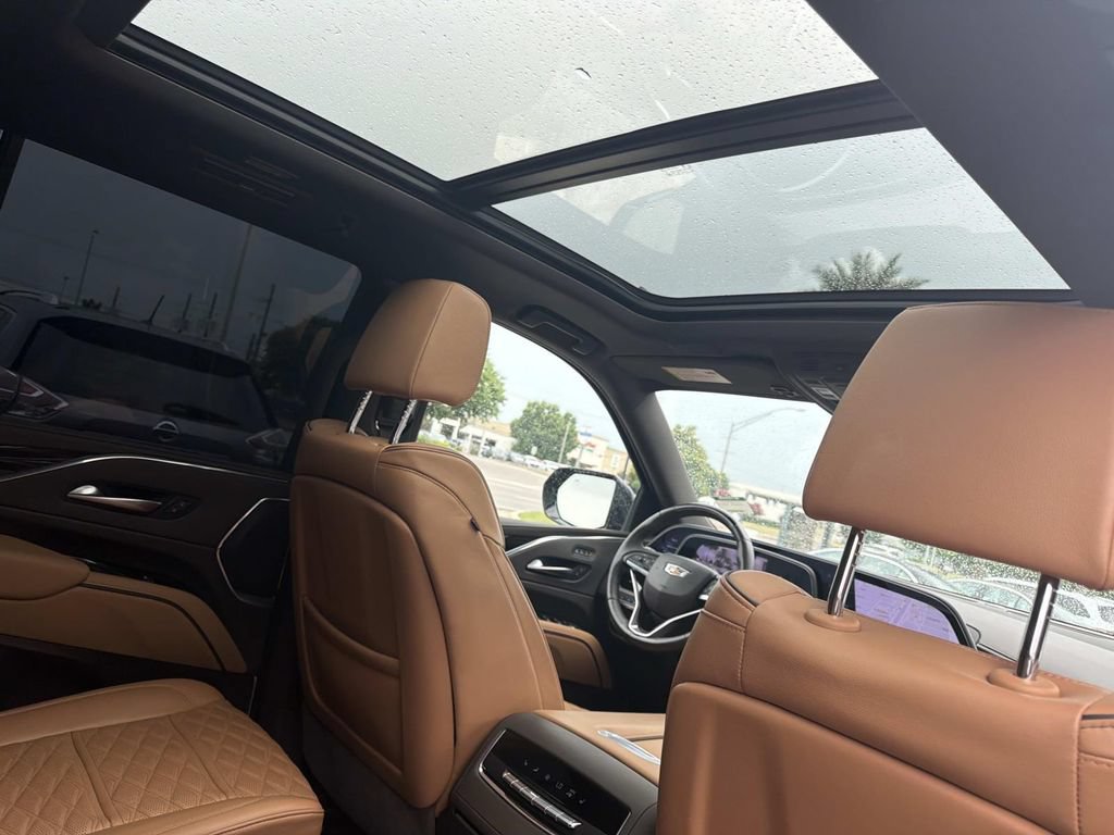 Used 2023 Cadillac Escalade Premium Luxury w/ LPO, Floor Liner Package AWD/4WD image 10