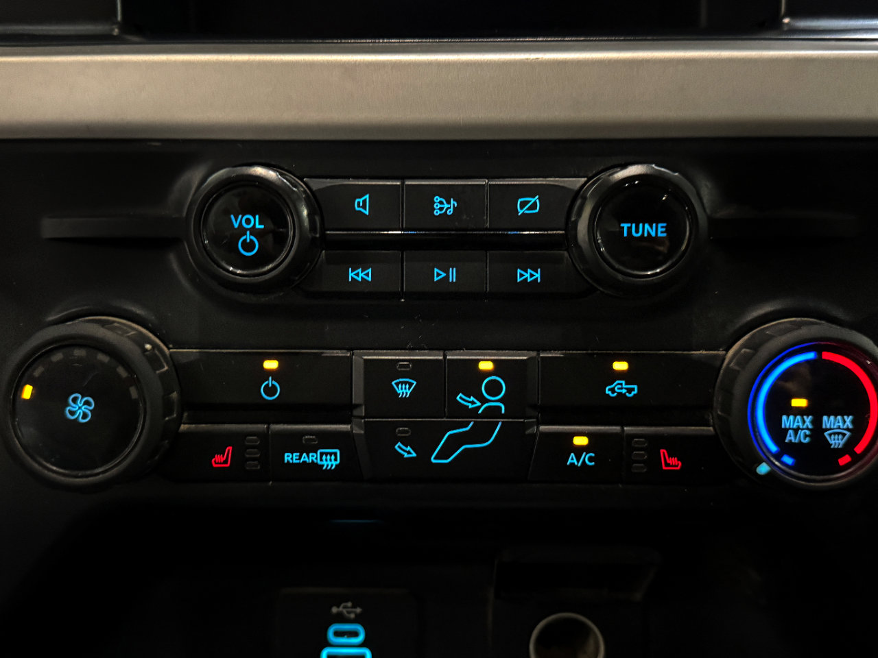 Used 2023 Ford F450 XLT w/ XLT Value Package image 3