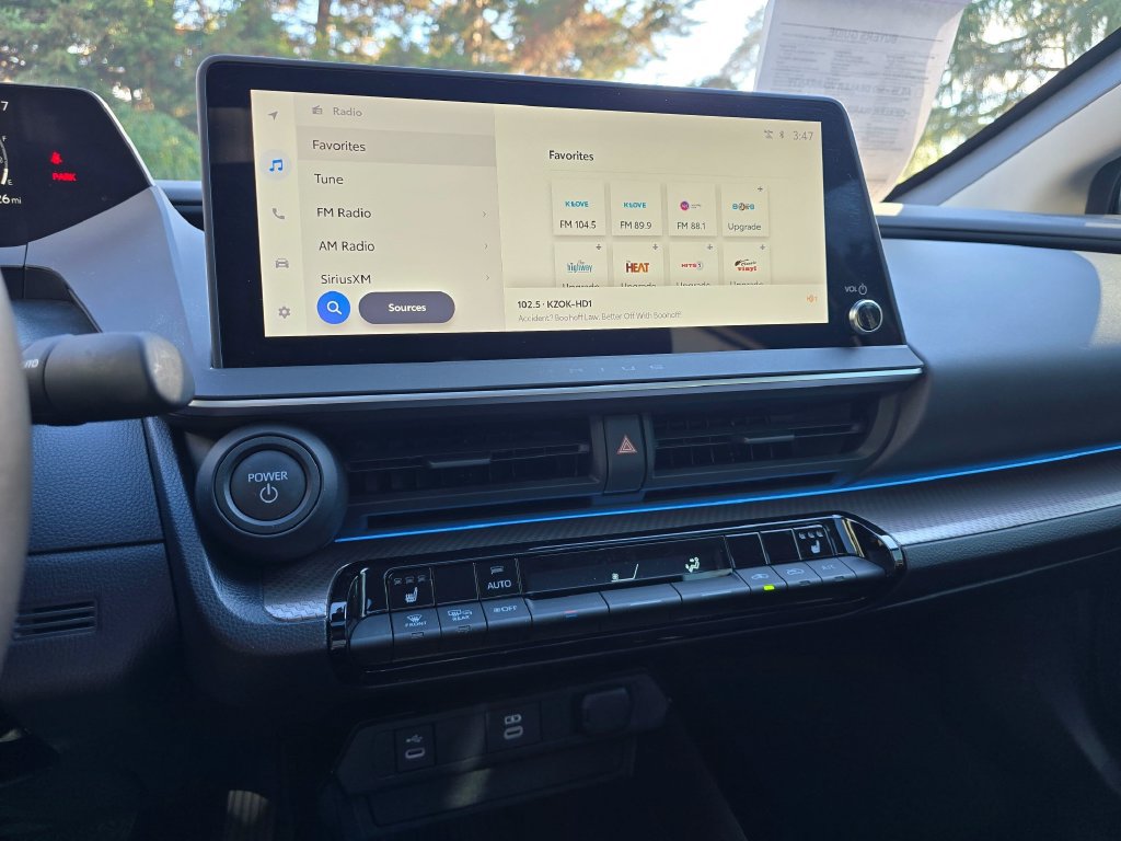 Used 2024 Toyota Prius XLE AWD/4WD image 19