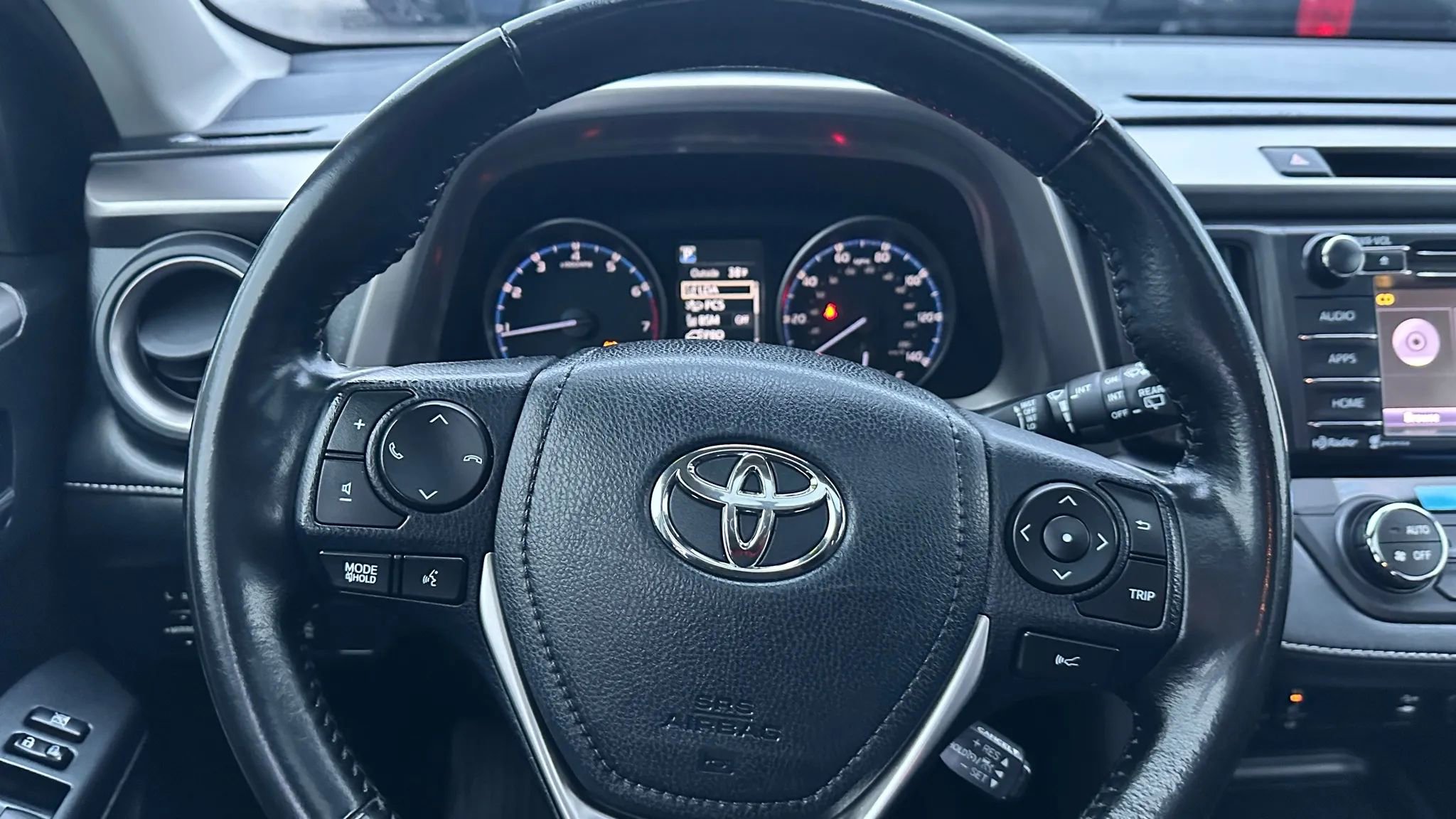 Used 2018 Toyota RAV4 XLE image 17