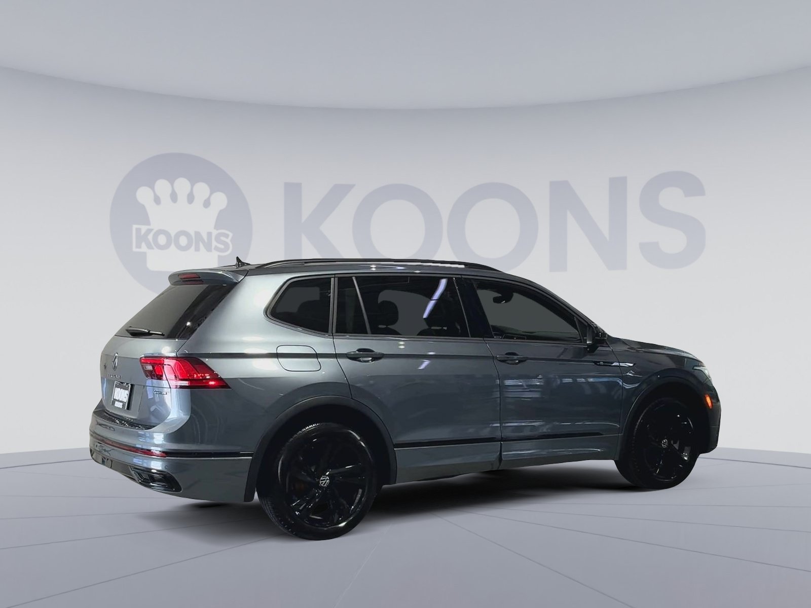 Used 2024 Volkswagen Tiguan SE R-Line AWD/4WD image 11