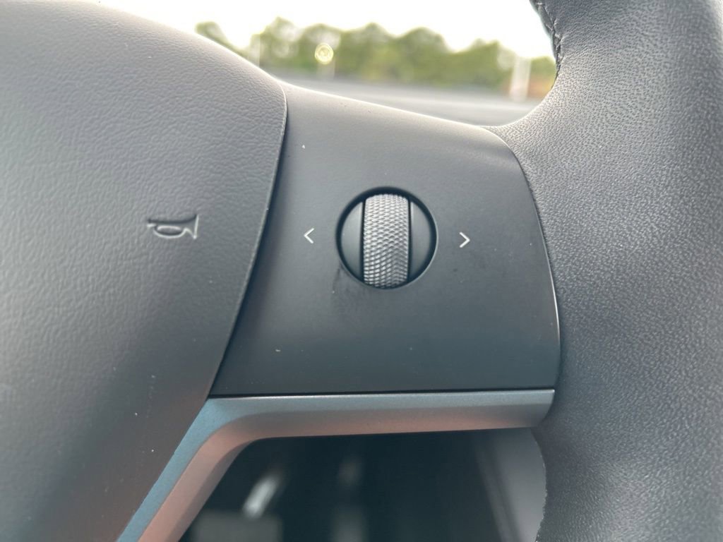 Used 2025 Tesla Model Y Long Range image 24