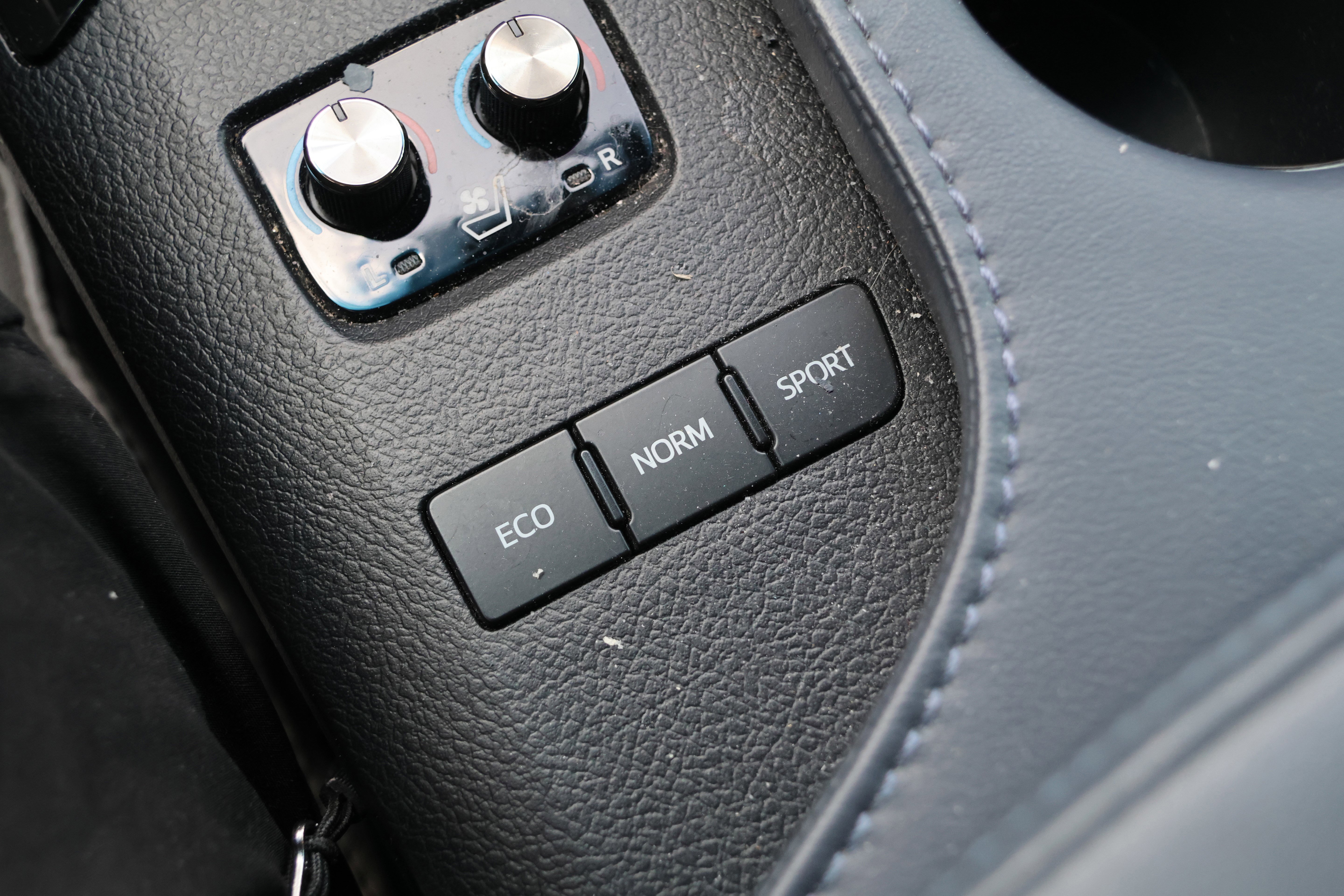 Used 2013 Toyota Avalon Limited image 25