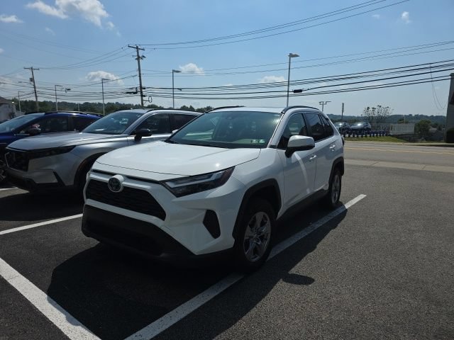 Used 2022 Toyota RAV4 XLE w/ Convenience Package AWD/4WD image 4
