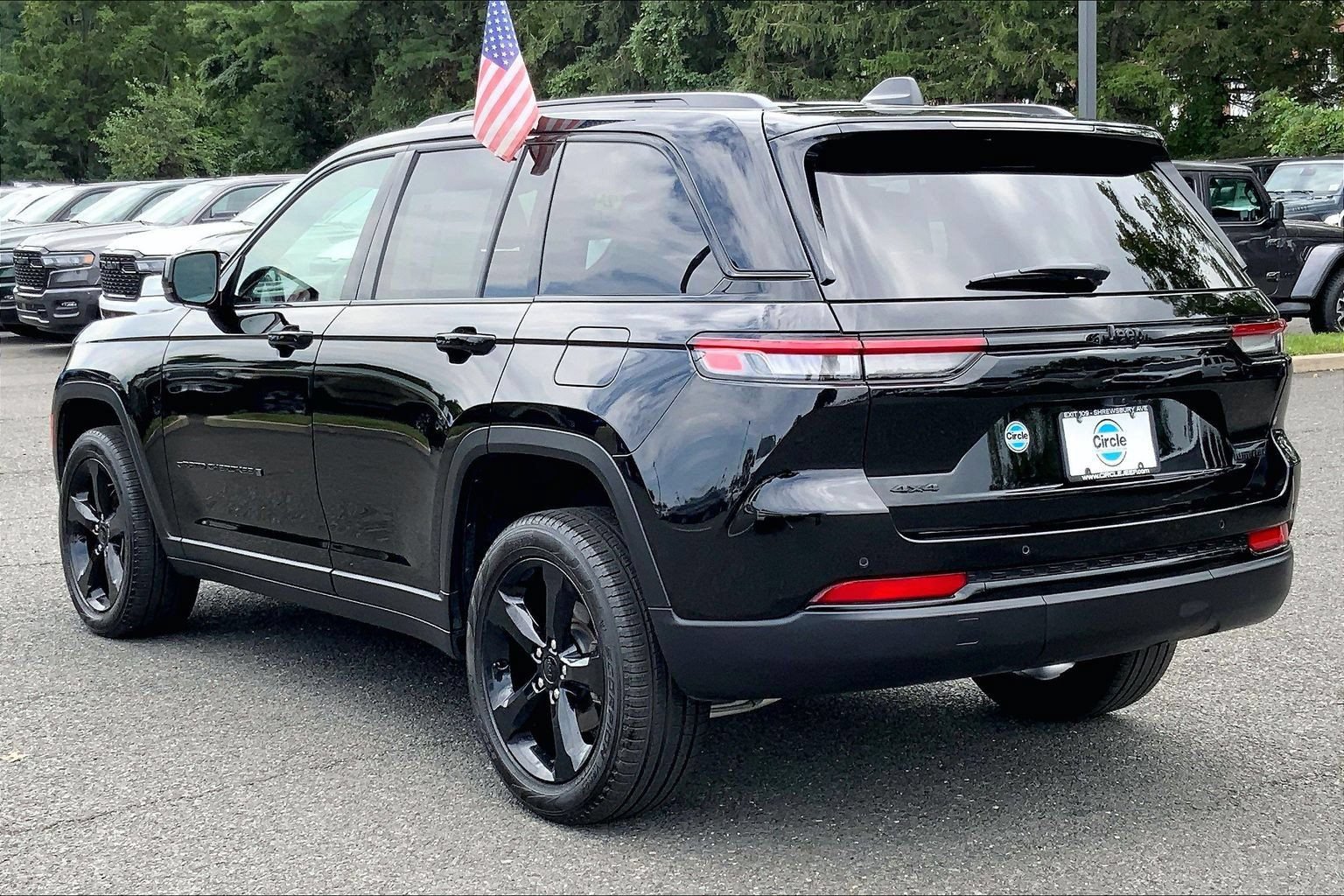 Certified 2025 Jeep Grand Cherokee Limited w/ Black Appearance Package AWD/4WD image 10