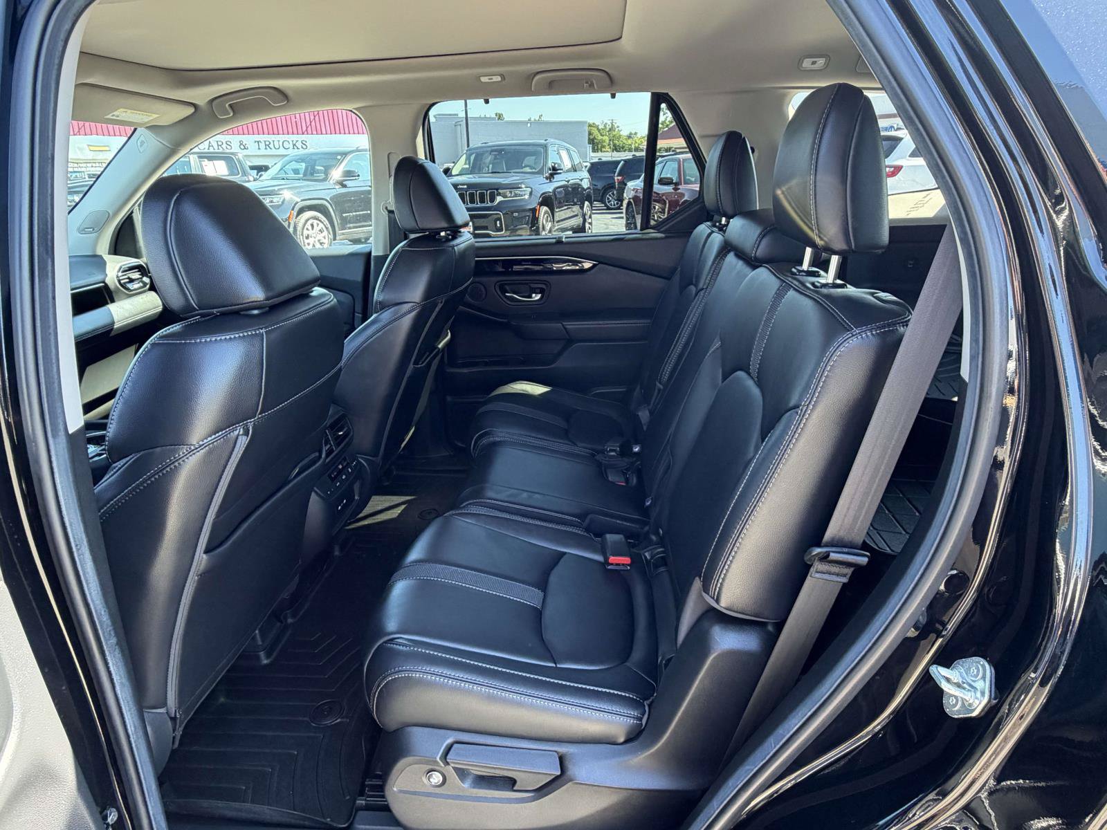 Used 2024 Honda Pilot Touring image 29