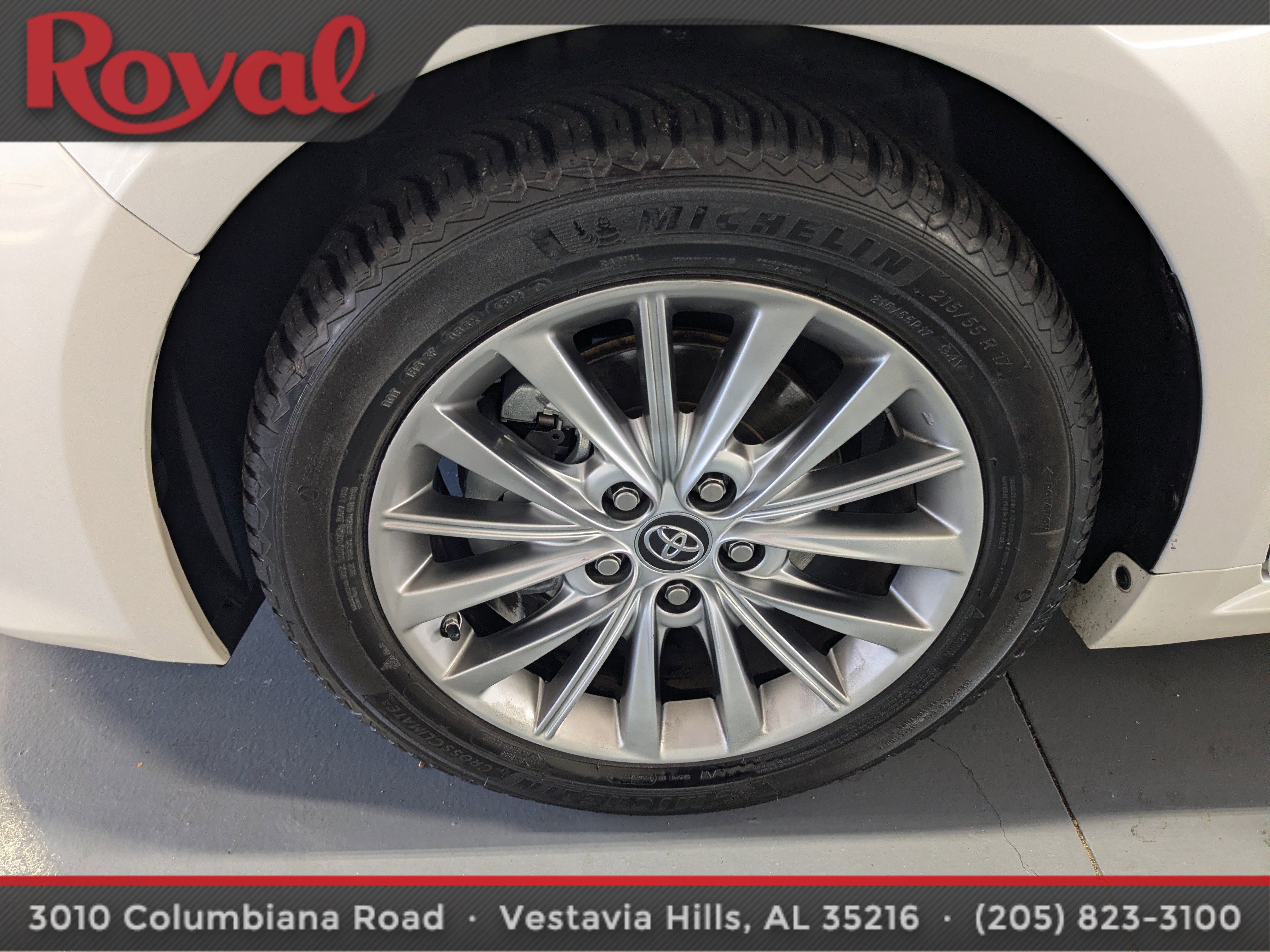 Used 2016 Toyota Avalon Limited image 25