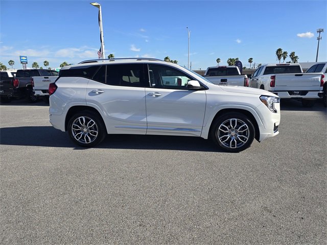Used 2023 GMC Terrain Denali w/ Denali Premium Package image 4