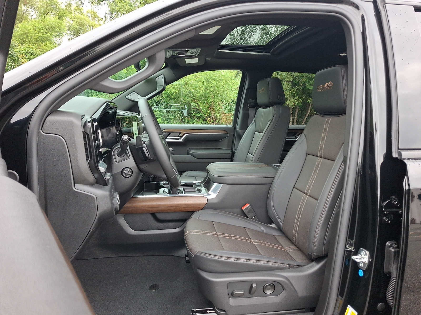 Used 2026 Chevrolet Silverado 1500 High Country w/ High Country Premium Package AWD/4WD image 14
