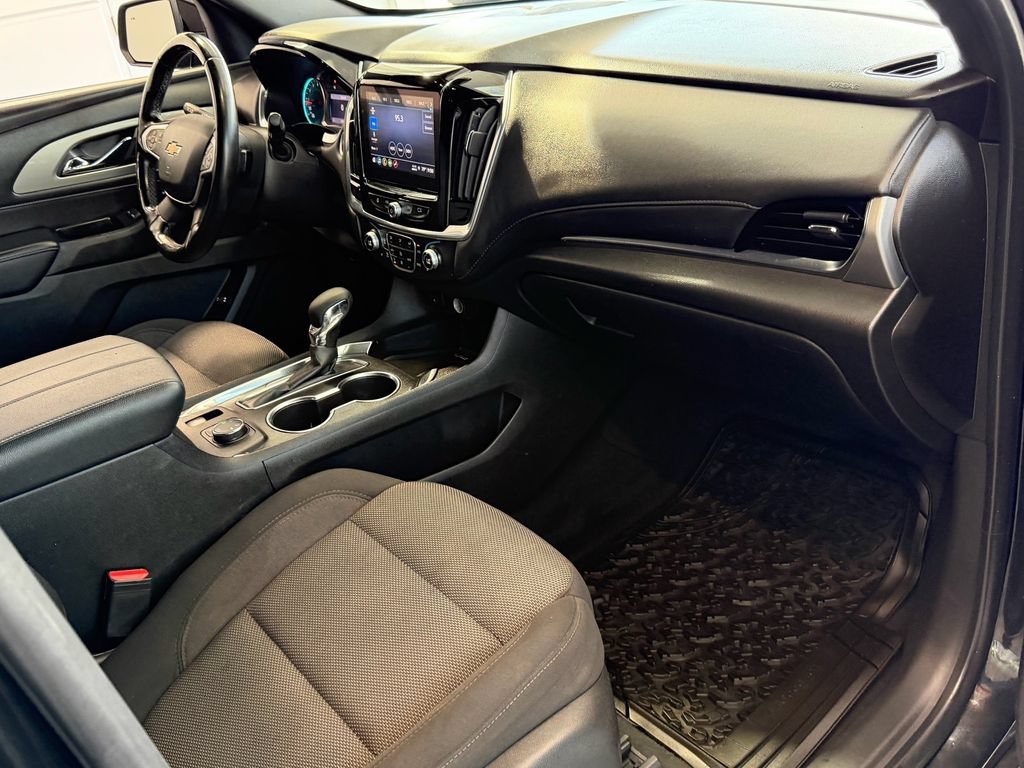 Used 2023 Chevrolet Traverse LT w/ Rear Camera Mirror Package AWD/4WD image 16