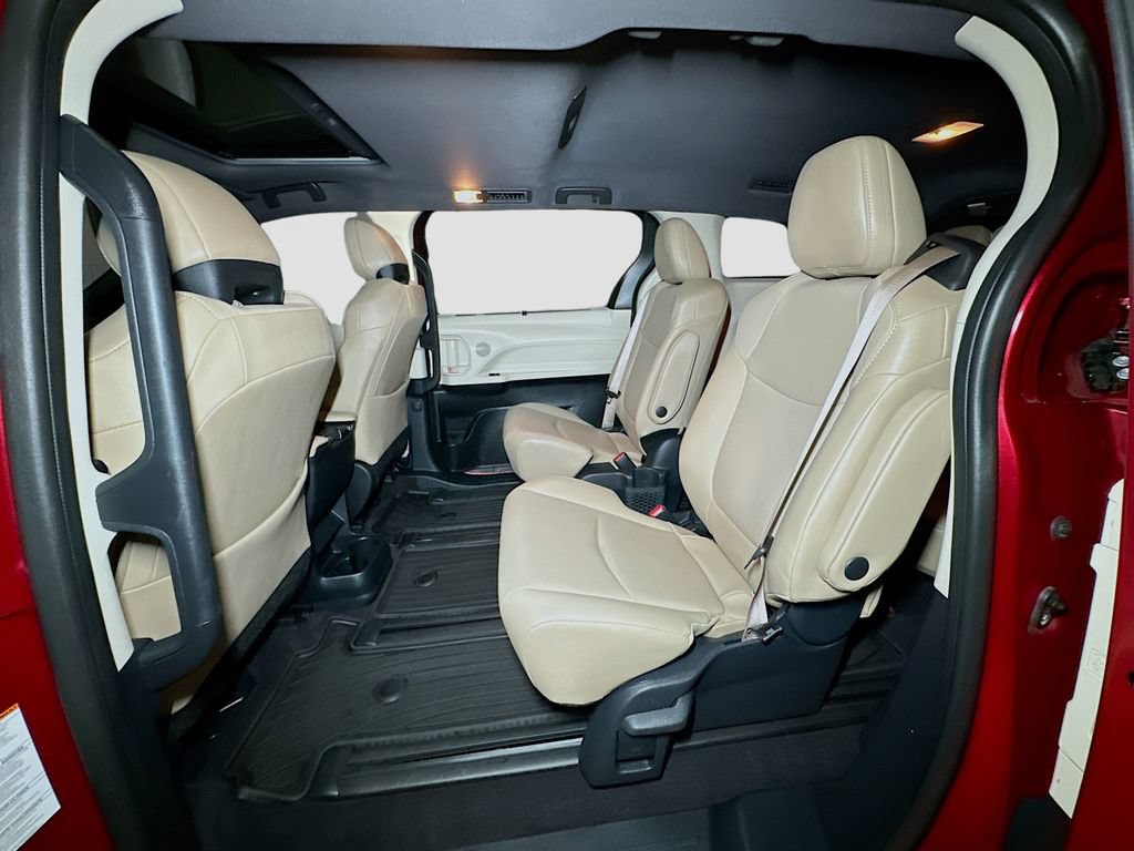 Used 2023 Toyota Sienna XLE AWD/4WD image 29