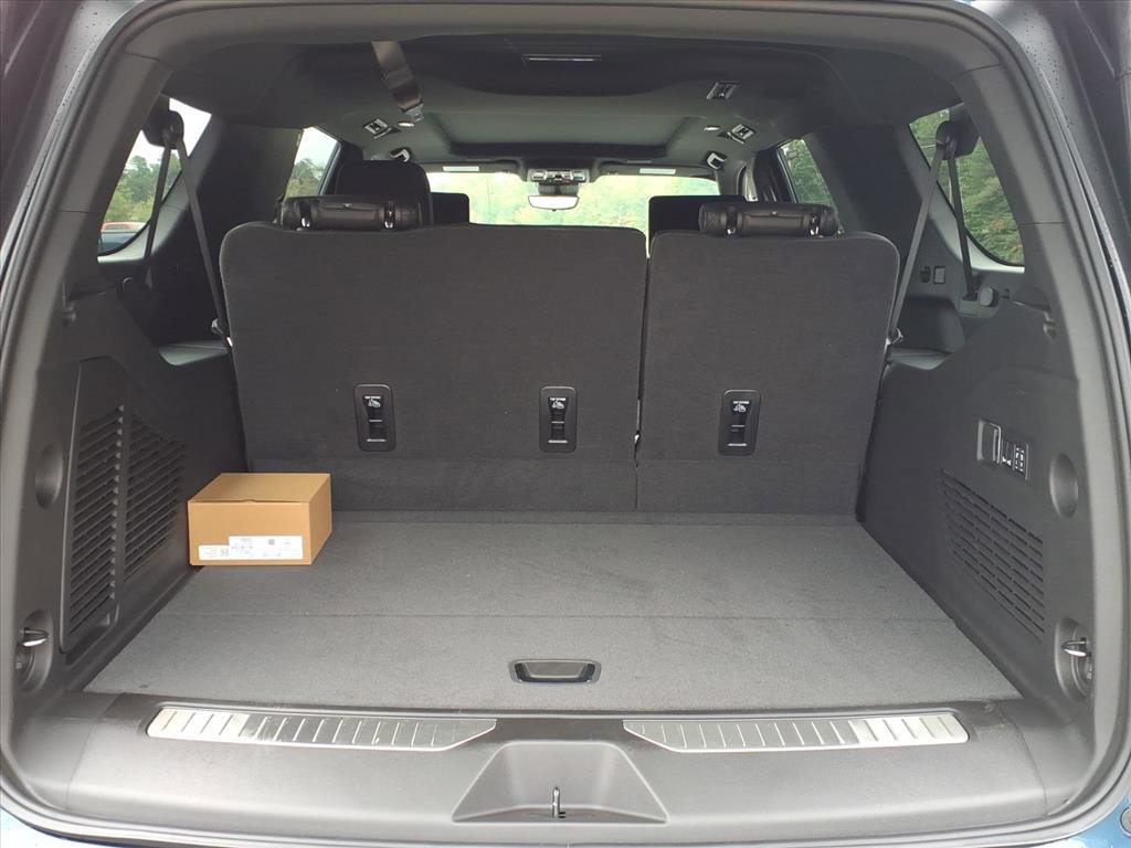 New 2026 Chevrolet Suburban High Country image 12