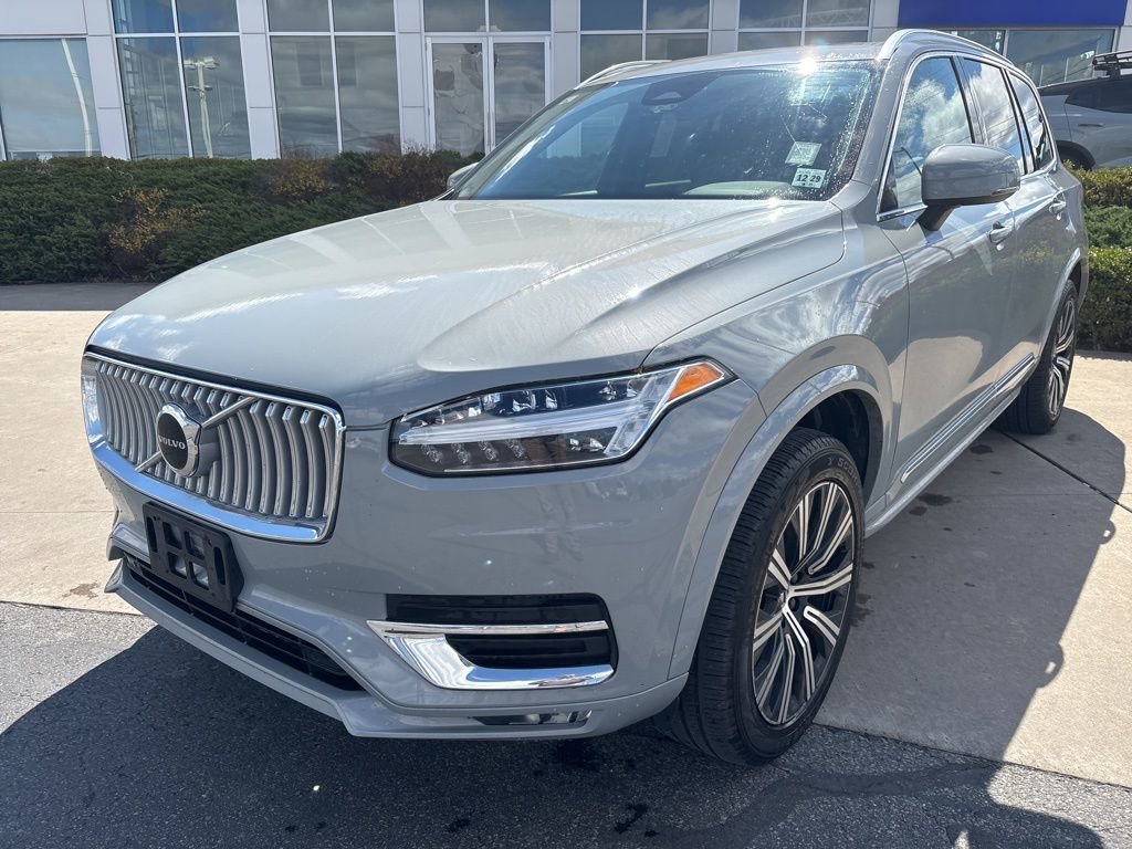 Certified 2025 Volvo XC90 B5 Core image 2