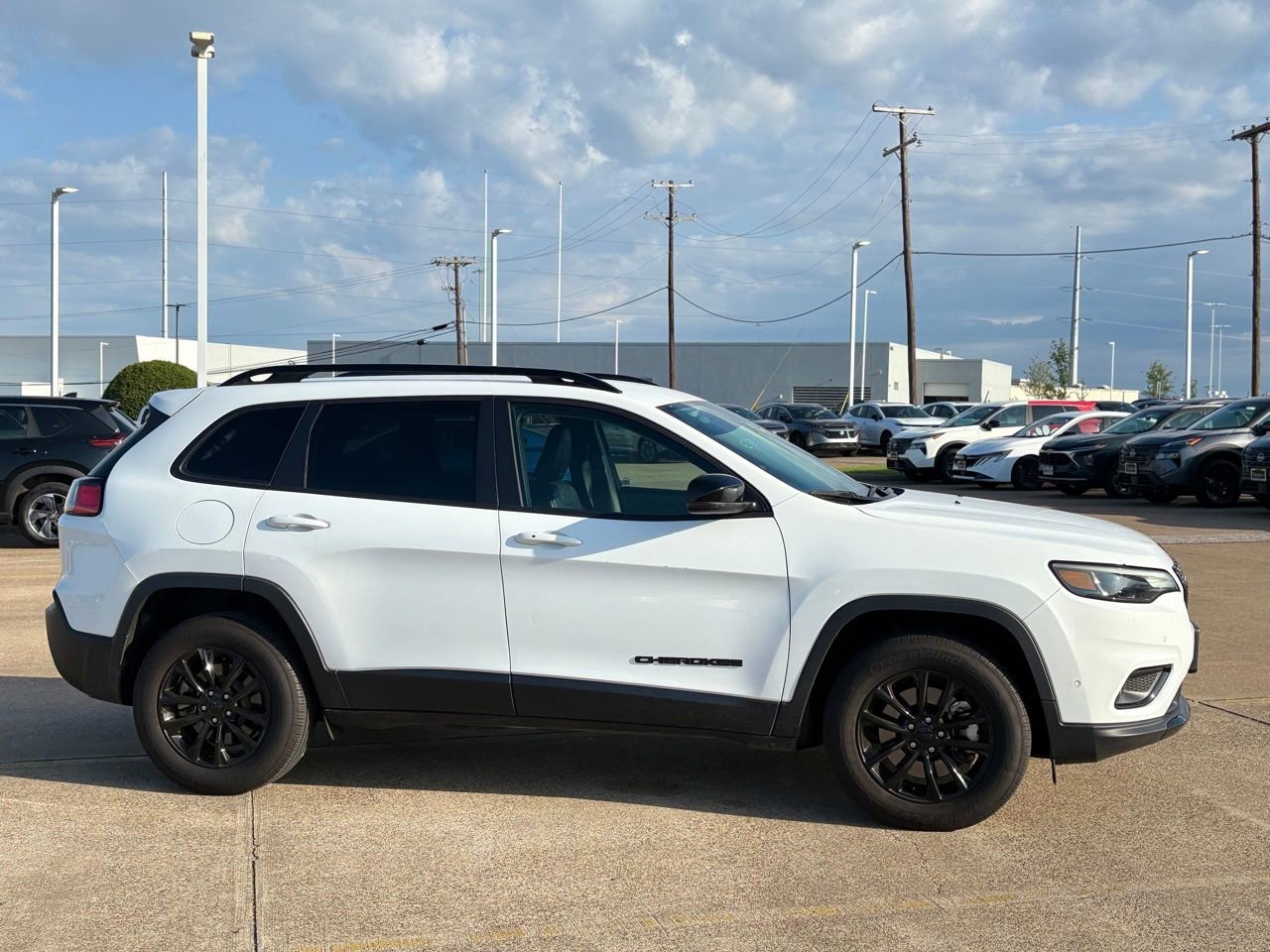 Used 2023 Jeep Cherokee Altitude Lux AWD/4WD image 5