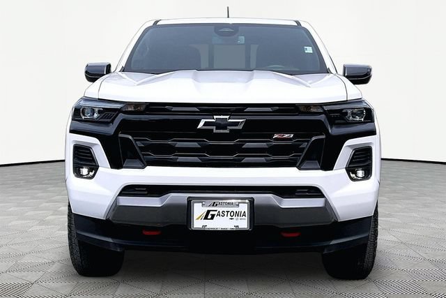 Used 2025 Chevrolet Colorado Z71 AWD/4WD image 2
