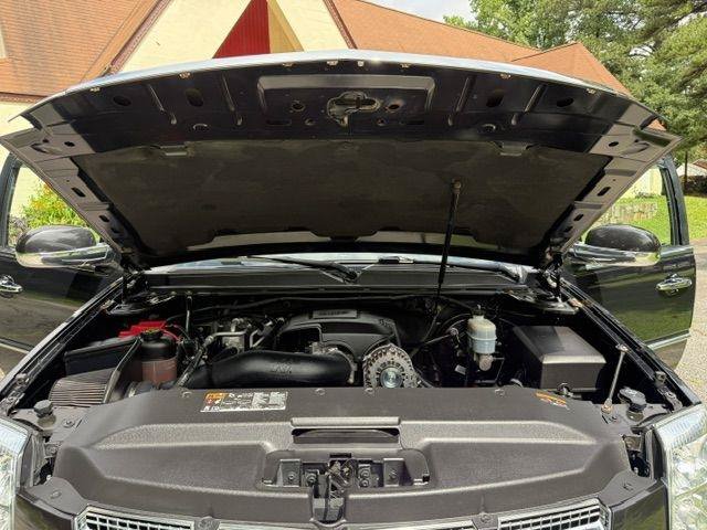 Used 2013 Cadillac Escalade ESV Luxury AWD/4WD image 33