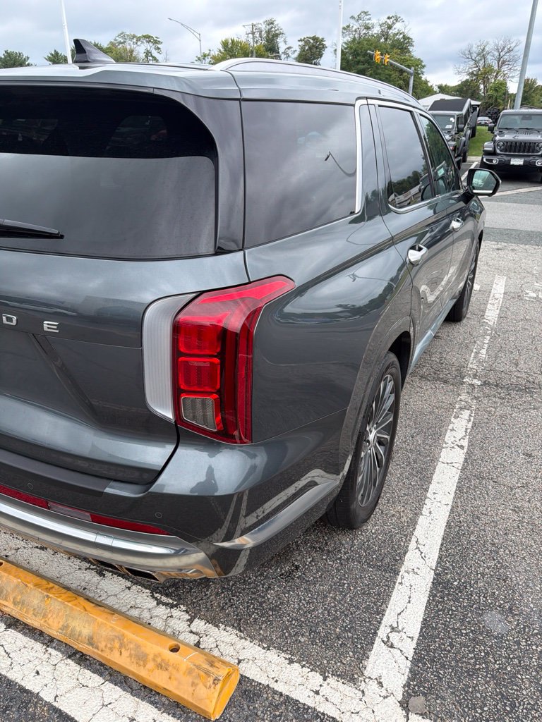 Used 2023 Hyundai Palisade Calligraphy FWD image 3