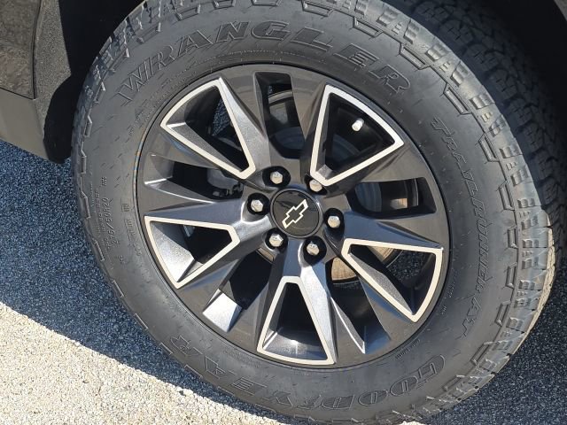 Used 2023 Chevrolet Tahoe Z71 w/ Luxury Package AWD/4WD image 9