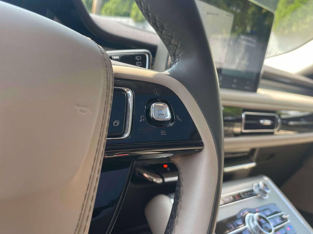 Used 2022 Lincoln Aviator AWD w/ Premium Package image 22