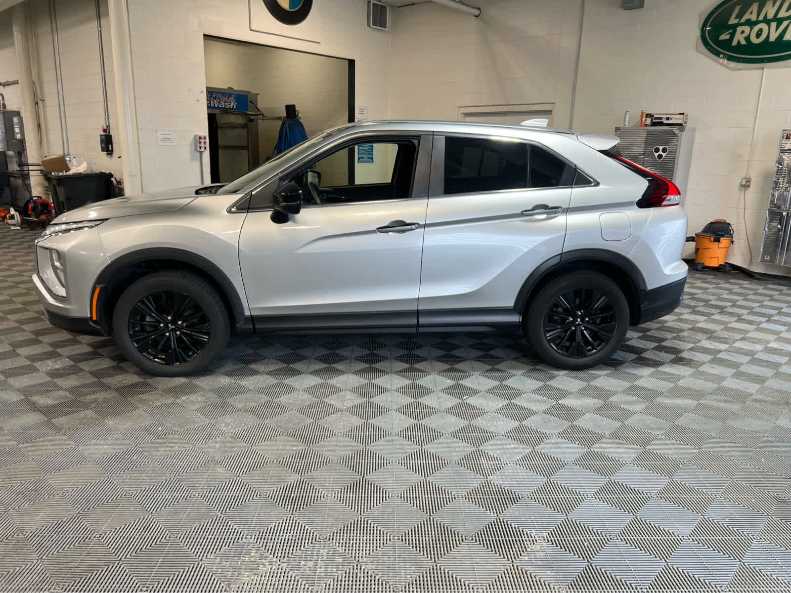 Used 2022 Mitsubishi Eclipse Cross LE image 1