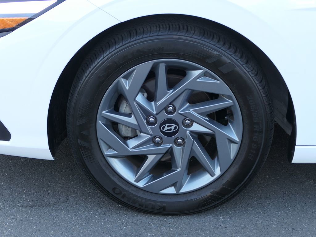 Used 2024 Hyundai Elantra SEL image 11