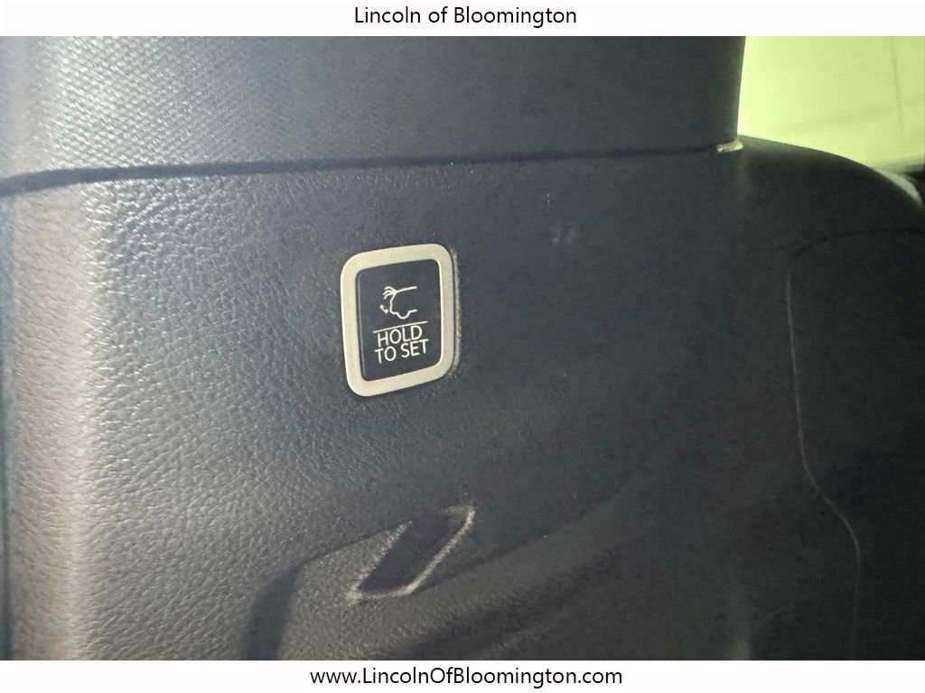 Used 2024 Jeep Wagoneer L Series II w/ Flexible Seating Group image 33