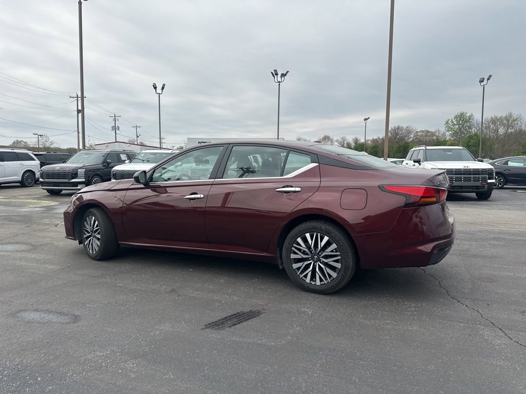 Used 2025 Nissan Altima 2.5 SV AWD/4WD image 10