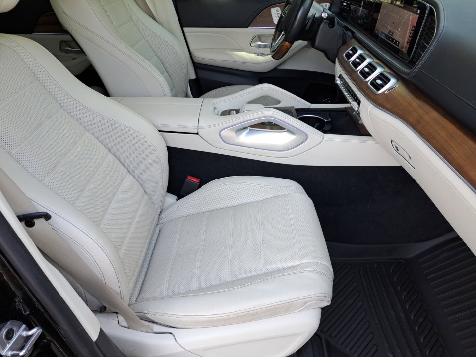 Used 2022 Mercedes-Benz GLS 580 4MATIC image 18