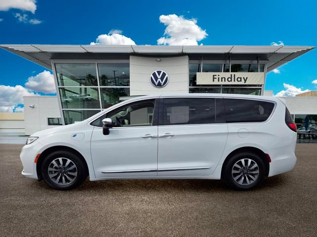 Used 2023 Chrysler Pacifica Limited FWD image 3